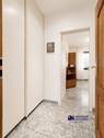 Flur mit Einbauschrank - 