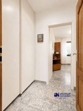 Flur mit Einbauschrank - 