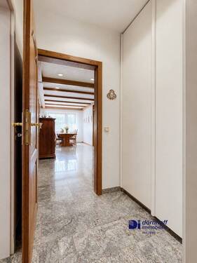 Flur mit Einbauschrank - 