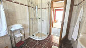 Bad mit Dusche - 