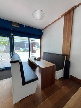 Besprechung - 