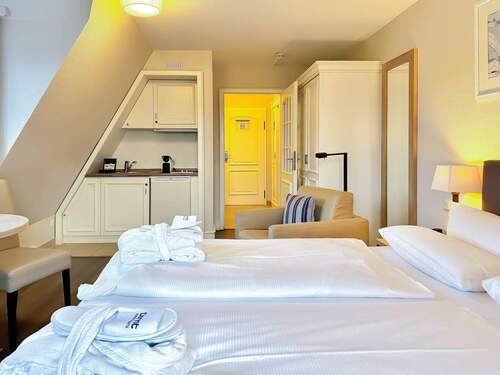 Küchenzeile, Blick zum Flur - 