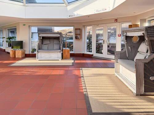 Glaskuppel mit Strandkörben - 