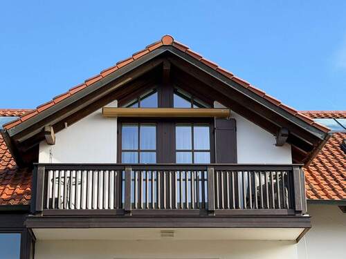 Dachgaube, Westansicht mit Markise - 3 Zimmer Etagenwohnung zum Kaufen in Oberding