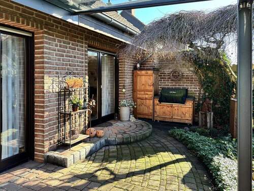 Terrasse mit Outdoorküche - 