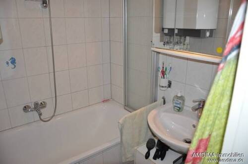 Wanne und Waschbecken - 
