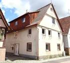 Hausansicht - Älteres Dorfhaus mit viel Platz, Scheune und 2 Garagen