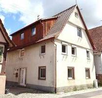 Älteres Dorfhaus mit viel Platz, Scheune und 2 Garagen - Illingen-Schützingen