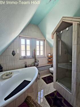 TGL-Bad mit Eckbadewanne + Dusche - 