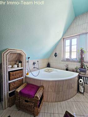 TGL-Bad mit Eckbadewanne - 