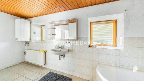 EG Badezimmer 1 2 - 