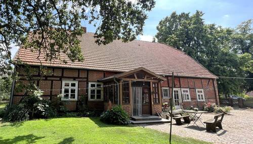 Hof vorm Haupthaus - 1 Zimmer Mehrfamilienhaus, Wohnhaus in Trebel