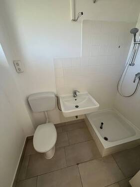 Bad mit Dusche - Etagenwohnung mit 39,00 m² in Kiel zur Miete