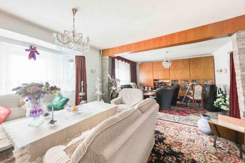 Wohnzimmer - 6 Zimmer Einfamilienhaus zum Kaufen in Markkleeberg