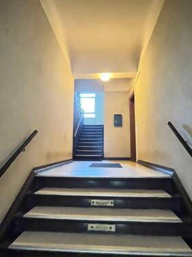 Treppenhaus_HP - Etagenwohnung mit 70,20 m&sup2; in Berlin zum Kaufen