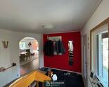 Eingangsbereich mit Blick in den Wohnbereich - 