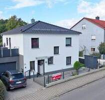 Familienfreundliches Einfamilienhaus mit Wintergarten im Herzen von Deining