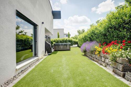 Hausansicht Hochbeet - mögliche Begrünung - 