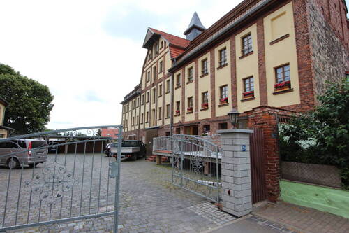 Hausansicht - Rieder: 3-Zi.-Wohnung im alten Speicher - mit Aufzug direkt in die Wohnung, ideal für 2
