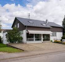 OFFENE BESICHTIGUNG AM 18.10.25 von 10:00-12:30 Uhr Attraktives Wohn- und Geschäftshaus mit großem Grundstück - Neuhausen ob Eck