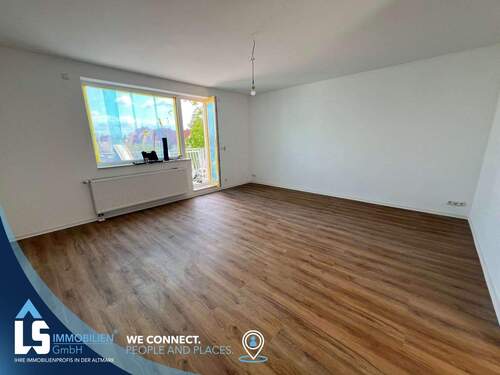 Wohnzimmer mit Balkon - 