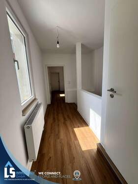 Flur OG - Etagenwohnung mit 74,40 m&sup2; in Tangermünde zur Miete