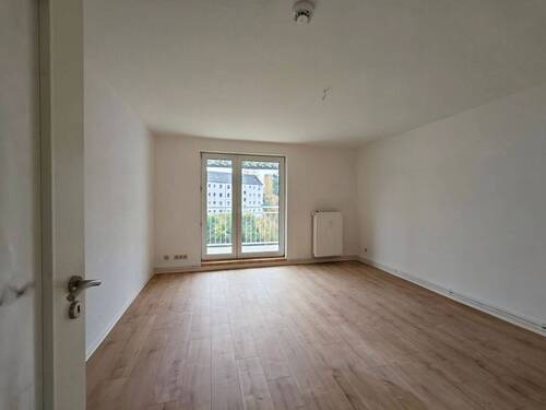 Wohnzimmer (2) - 3 Zimmer Etagenwohnung in Zeitz