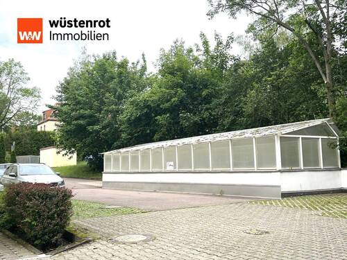Überdachte Zufahrt zur Tiefgarage - 