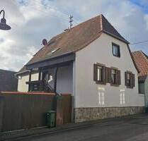 Großes Einfamilienhaus mit großem Hof und Scheune und Garten - Böchingen