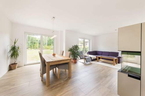 Mit bodentiefen Fenstern - 