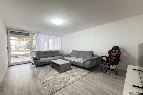 Wohnzimmer II - 3 Zimmer Etagenwohnung in Augsburg