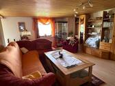 Geräumiges Wohnzimmer im OG - 
