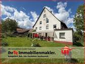 Gartenansicht mit Terrasse - 8 Zimmer Einfamilienhaus zum Kaufen in Ostrach