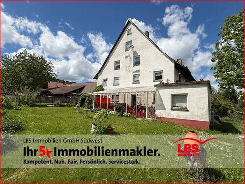 Gartenansicht mit Terrasse - 8 Zimmer Einfamilienhaus zum Kaufen in Ostrach