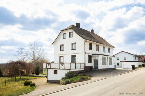 Außenansicht - Doppelhaushälfte in Oberbränd mit 1250 qm Grundstück zu verkaufen I Option für weitere Bebauung