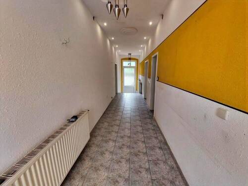 Flur - Einfamilienhaus mit 176,00 m² in Frankfurt zum Kaufen