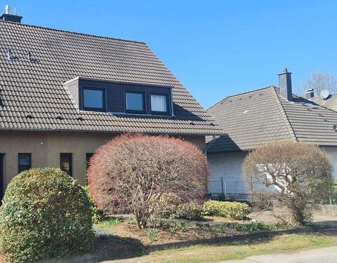 Front seitlich - 5 Zimmer Doppelhaushälfte in Langenfeld