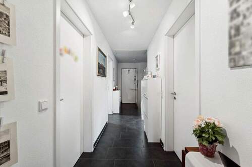Flur - 4 Zimmer Etagenwohnung zum Kaufen in Neuching