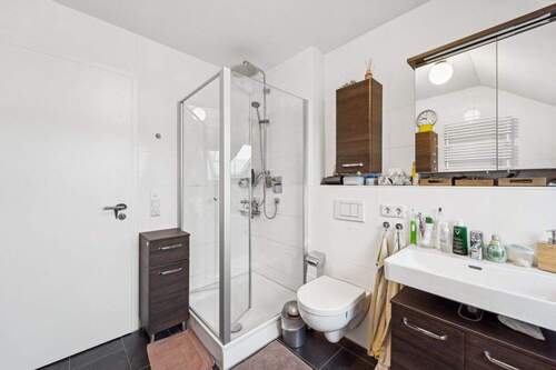Badezimmer - Etagenwohnung mit 96,10 m&sup2; in Neuching zum Kaufen