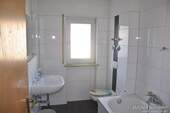 Bad-mit-Wanne - 2 Zimmer Etagenwohnung in Nürnberg