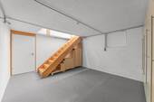 Kellerraum mit Treppe zum EG - 