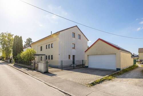 Haus + Garage Straßenseite - 1 Zimmer Mehrfamilienhaus, Wohnhaus in München