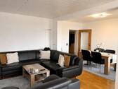 Bild 1 - Selbstnutzung oder Vermietung: 3-Zimmer-Wohnung mit Balkon, Stellplatz und Blick ins Grüne