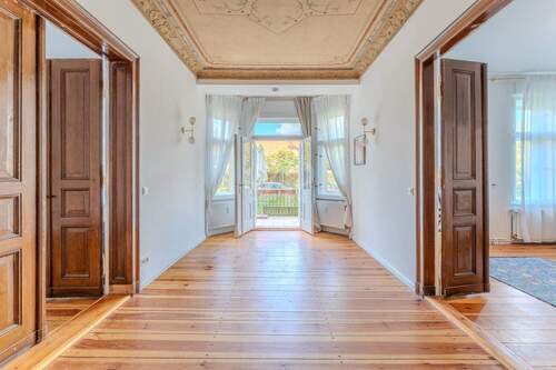  Entrée/Wohnzimmer - 4 Zimmer Etagenwohnung zum Kaufen in Berlin-Pankow