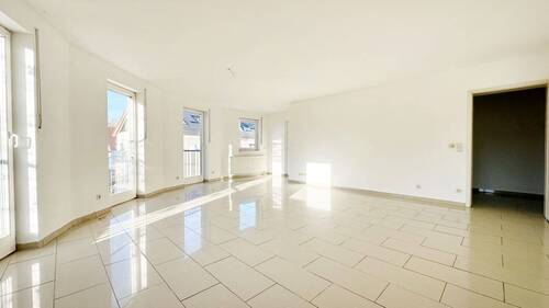 Wohnbereich - Stilvoll wohnen mit Loggia Lichtdurchflutete 3,5-Zimmer-Wohnung im 1. OG