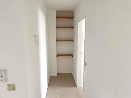 Flur mit Abstellbereich - 