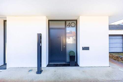 Hauseingang - Einfamilienhaus mit 182,00 m&sup2; in Hohenbrunn zum Kaufen