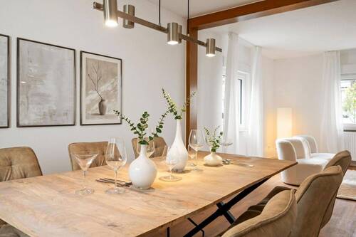 großes Wohnzimmer - 5 Zimmer Einfamilienhaus zum Kaufen in Wiesbaden