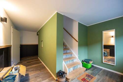 EG: Eingangsbereich mit Treppe - 