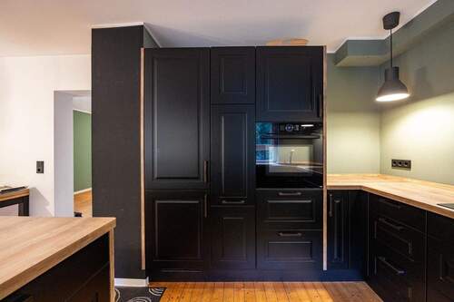 Küche mit moderner Einbauküche - 